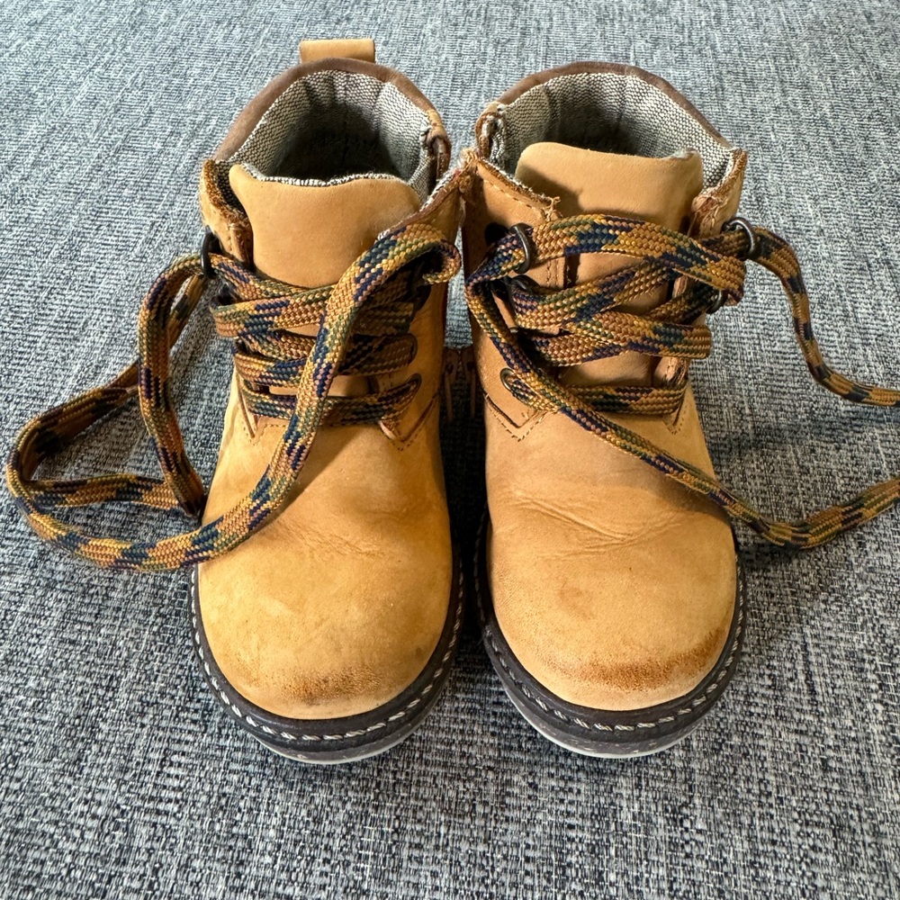 Toddler boots with zipper